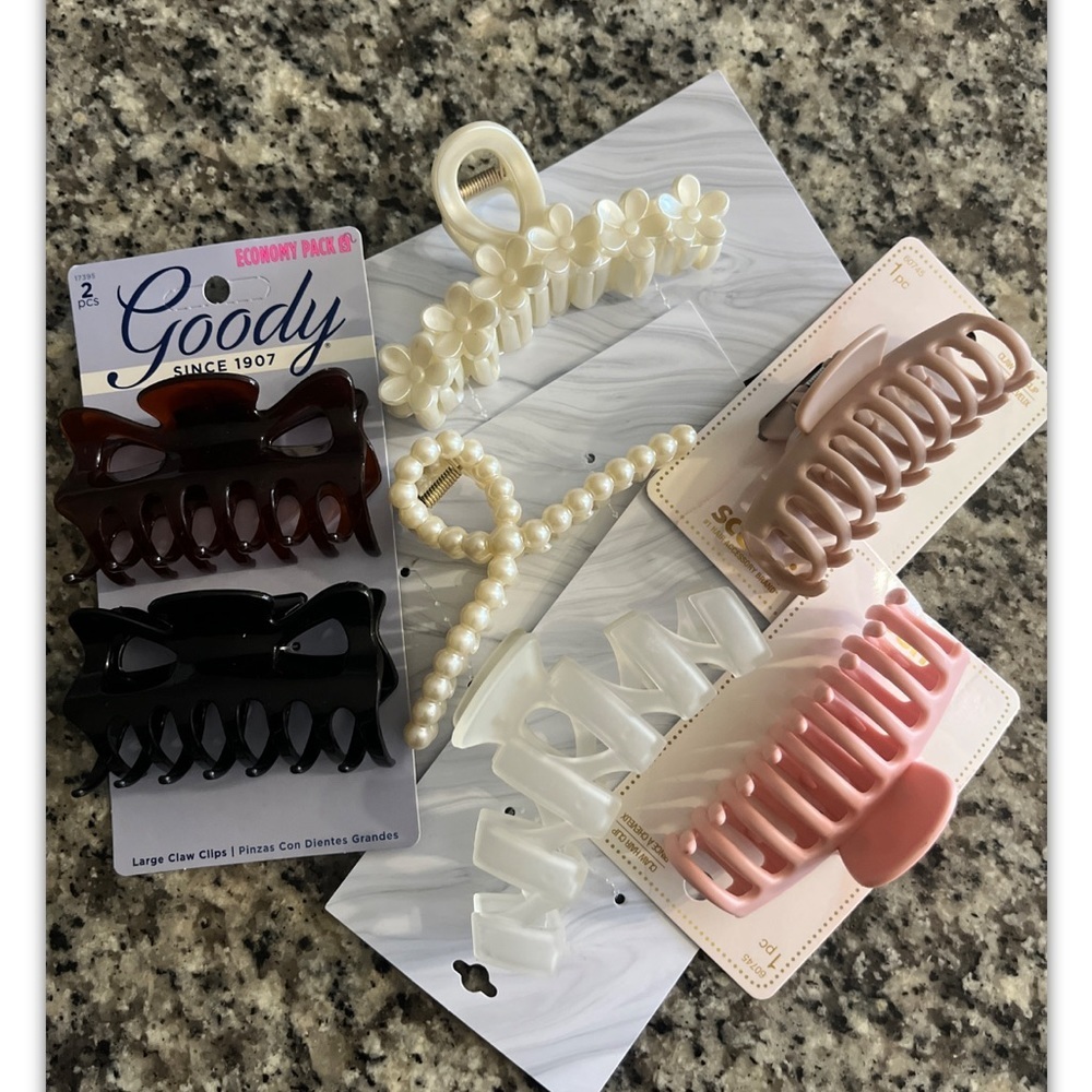 Lot of 7 large hair claws women hair clips